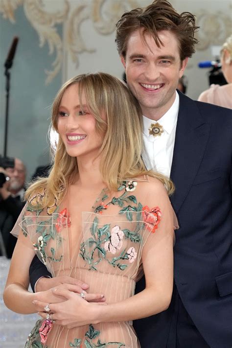 Suki Waterhouse et Robert Pattinson attendent leur premier enfant… et l