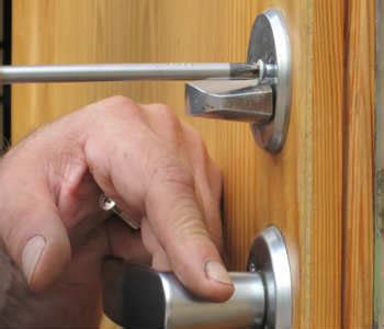 Как врезать замок в металлическую дверь - Lockservice.pro