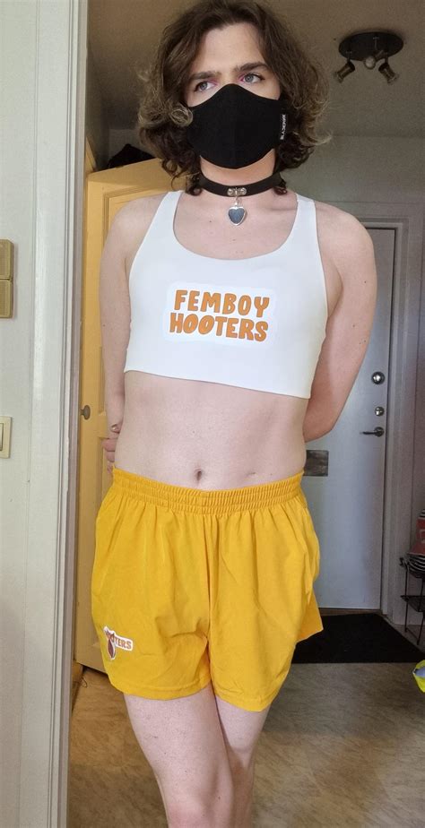 welcome to Femboy Hooters! : r/femboyhooters