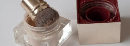 Минеральная рассыпчатая пудра-основа, придающая сияние коже Clarins ...