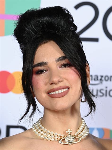 dua lipa singer songwriter