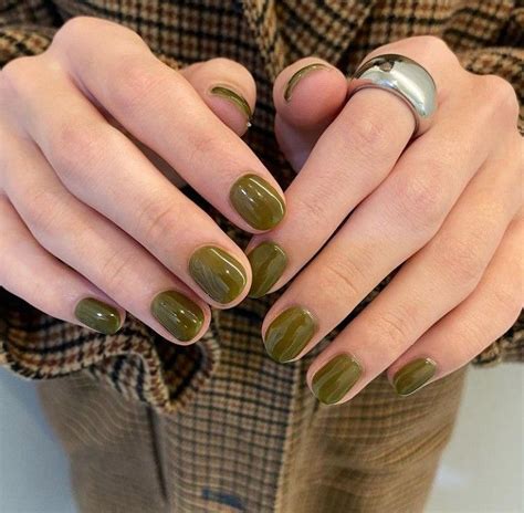 ੭୧ 𝐶𝑟𝑦𝑠𝑡𝑎𝑙𝑡𝑒𝑎𝑟𝑠𓈒 ꒱੭ | Gel nails, Green nails, Nail colors