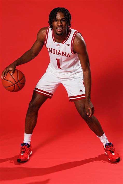 Five-star forward Mackenzie Mgbako commits to Indiana | Zagsblog
