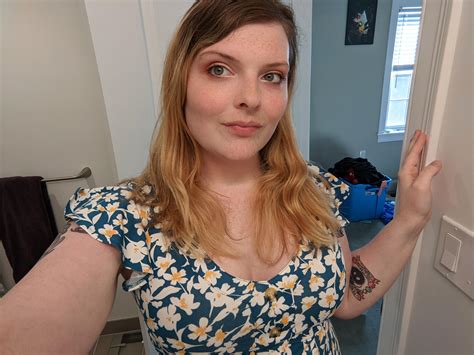 Lift up my dress and get to work | Scrolller