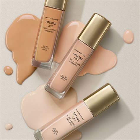 Fond de ten Max Factor Radiant Lift - Sunshine Blog