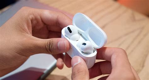 Jak przywrócić ustawienia fabryczne AirPods i AirPods Pro