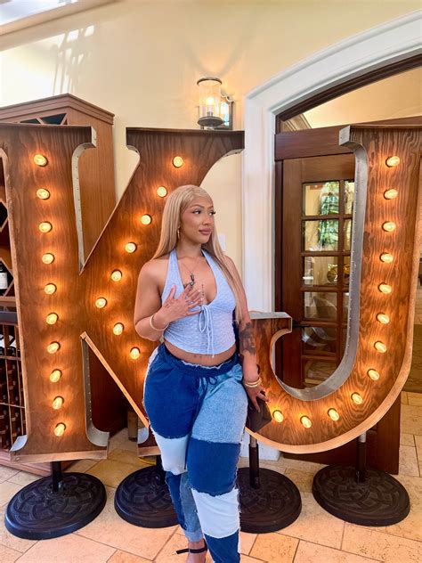 GENIE SNOW ️ (@iamgeniesnow) • Instagram photos and videos