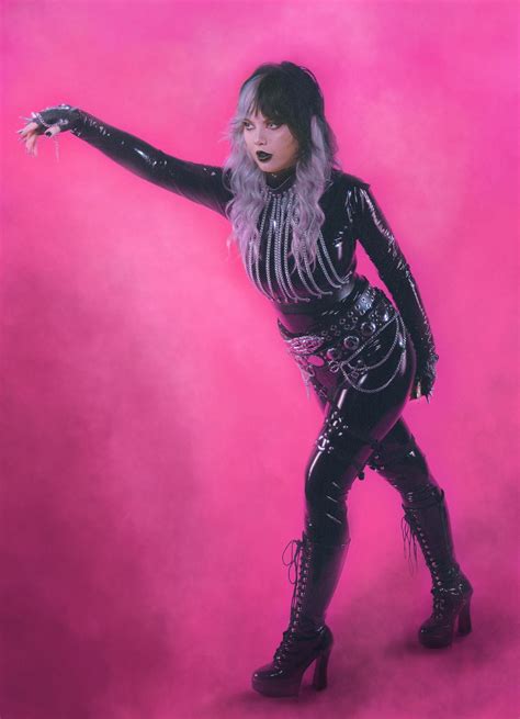 Lylith Pop fotos (17 fotos) - LETRAS.MUS.BR