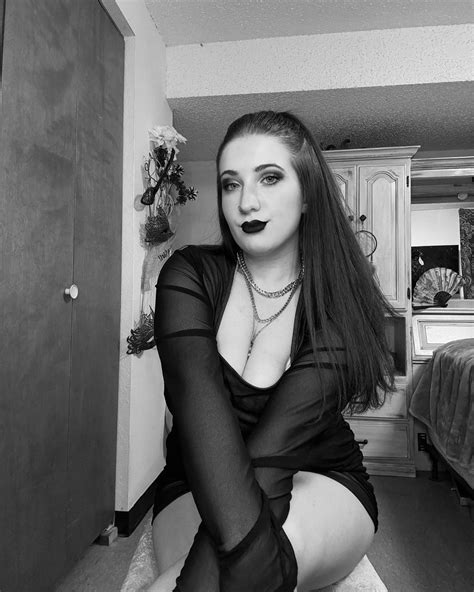 Alyssa Hall (@rosiehall1) • Instagram photos and videos