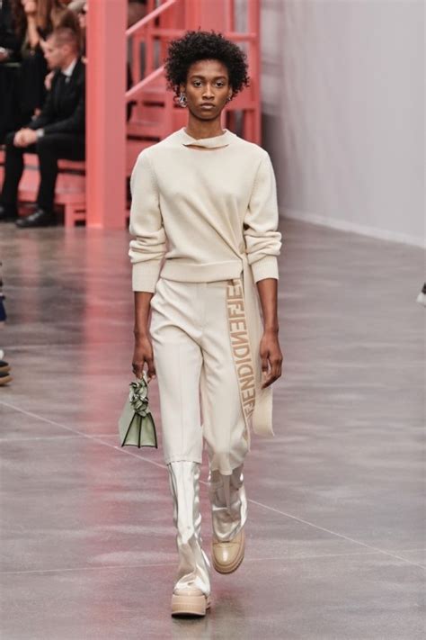 Fendi пролет/лято 2023 | Страница 2 | Rozali.com