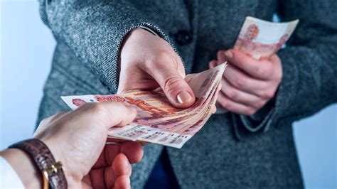 С 1 февраля вырастут зарплаты. Кто станет получать больше и на сколько