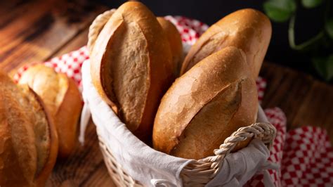 The Mexican Bolillo Tradition That Cures Fear With Bread