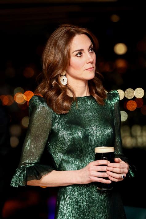 Kate Middleton zeigt uns den idealen Kleider-Style für die Feiertage
