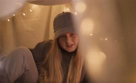 Musikvideo: Tones And I - Bad Child