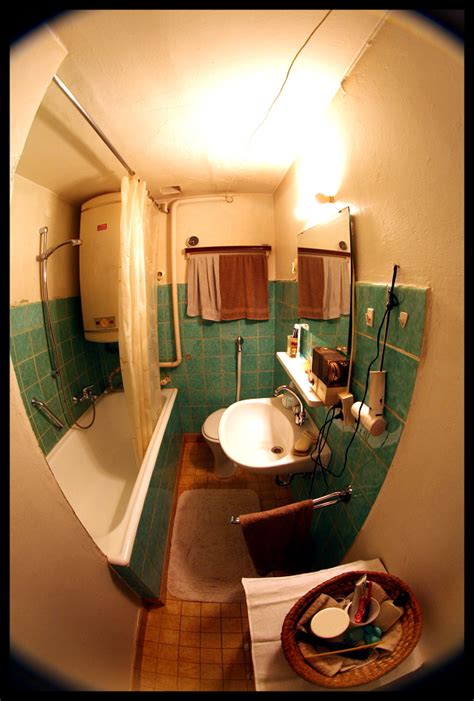 weird bathroom infarbe