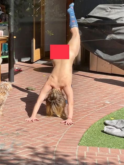 Kristen Bell's husband shares shocking nude photo of her after Emmy