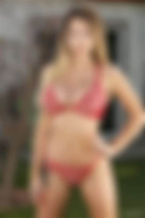 Gabbie Carter : bikinis