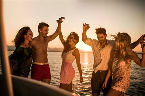 Go On A Madison Boat Tour | Paddle Pub Madison