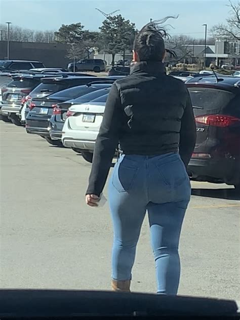 Latina milf in jeans can barley hold her huge ass - Tight Jeans - Forum