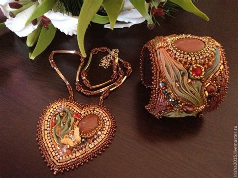 ukrasheniya-komplekt-kulon-braslet. | Украшения из лент, Браслеты, Кулон