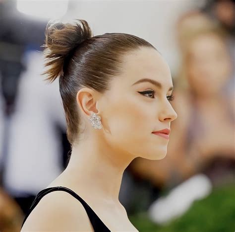 5 Hottest Women Celebrities Who Defied Expectations - 3xh1742