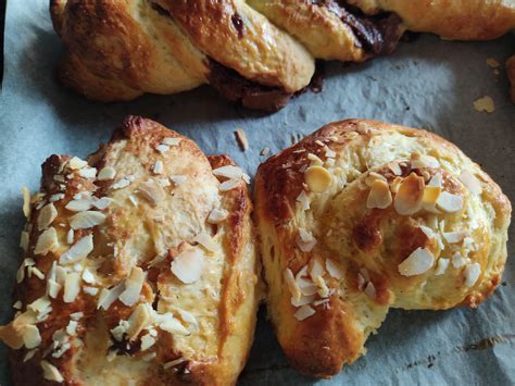 Tsoureki , greek traditional sweet bread | Scrolller