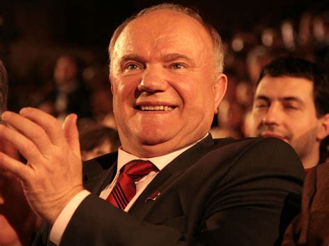 Пока депутаты КПРФ протестовали, Зюганов трусливо клялся в верности ...