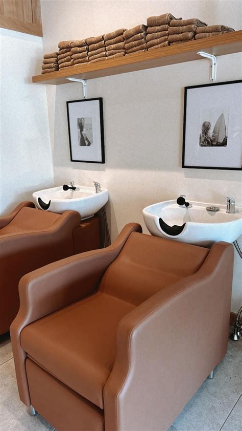 shampoo bowl and chair 7