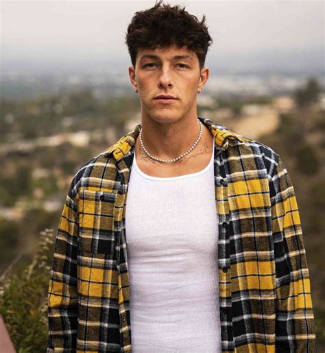 What Happened To Tayler Holder? Shocking Details Revealed - Rising Net