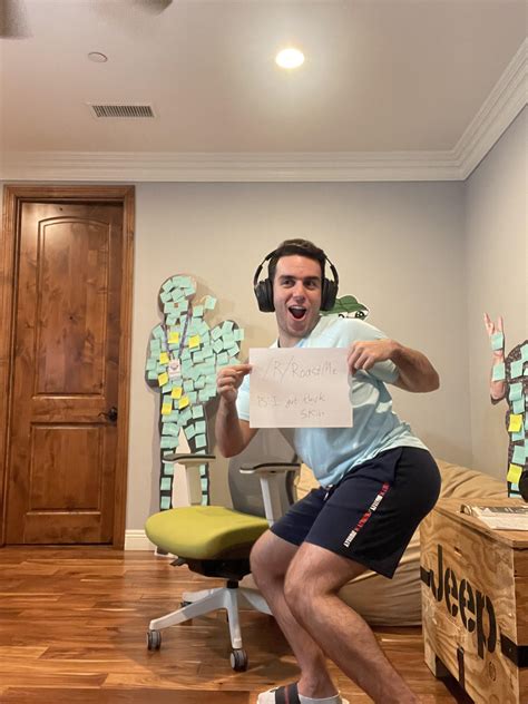 Tall Phat Ass Streamer Looking for Egirl (real height 5'7) : r/RoastMe