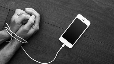 Мы все — рабы смартфонов. 4 способа избавиться от мобильной зависимости