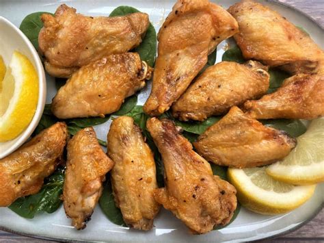 The Best Keto Air-Fryer Chicken Wings (Crispy & Spicy!) - Low Carb