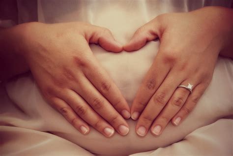 Mama Clicks: Belly Shots | Shipwrecked on Fabulous Island