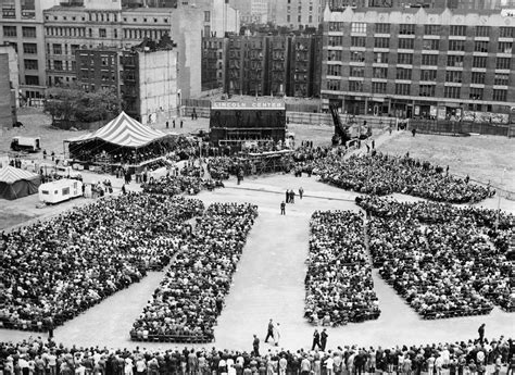 A Hand in Urban Design: Rockefeller Foundation Support for Renowned