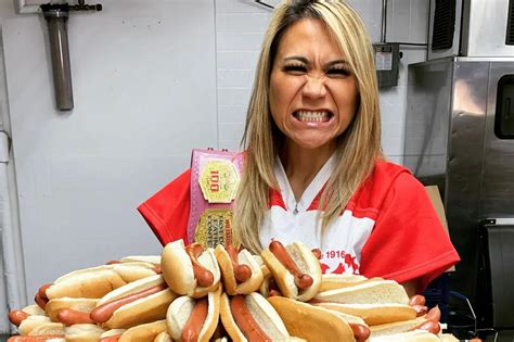 miki sudo hot dogs miki sudo la  grosse mangeuse de hot dogs