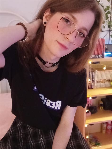 Who want to go out with a cute femboy? 🥰 : r/FemboyHookup