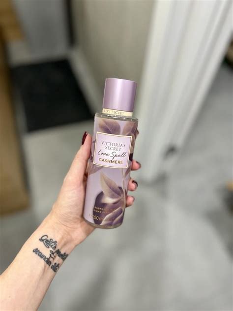 Спрей для тела love spell cashmere victoria’s secret — цена 550 грн в ...