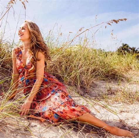46 Beautiful Female Weather Reporters - Hood MWR