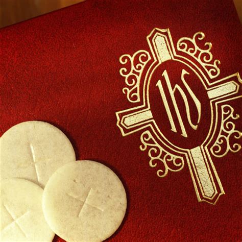 ekaristi tangan  menerima hosti