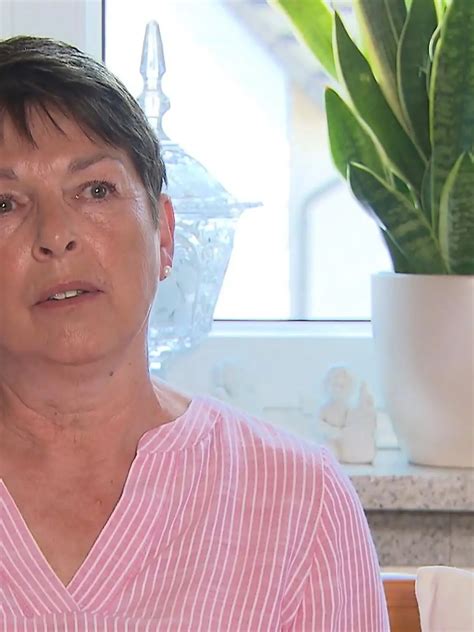 Fahrerin kann sich retten: Wohnmobil brennt aus! Ein Mensch stirbt