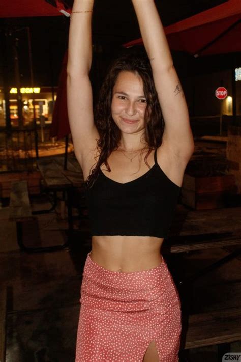 Liz Jordan 2 - Wallpics.Net - Wallpapers, Photos, Pictures, Backgrounds