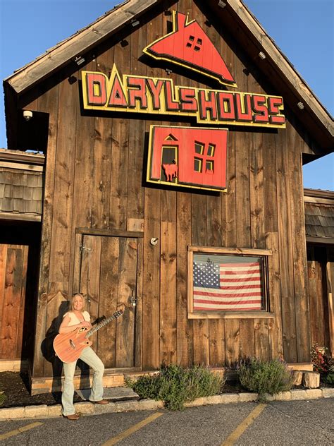 daryl's house female guests