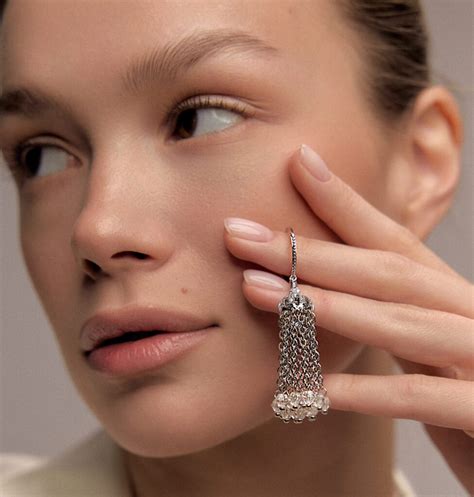 Кольцо с кисточкой на тонкой основе Vespera silver - VERUSCHKA