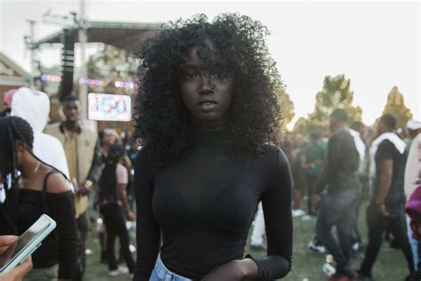 Anok Yai, la modella scoperta grazie a una foto su Instagram