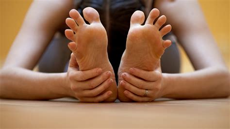 fix sideways big toe stretches exercises guide