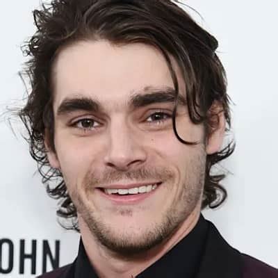 RJ Mitte - Bio, Age, Net Worth, Facts, Career, Nationality