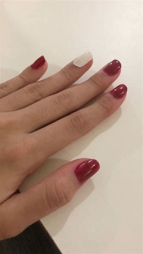 Unha Vermelha E Branca Simples - Unha vermelha com branco simples
