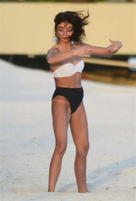 Sarah Hyland in Bikini on the Beach in Cancun, Mexico 12/31/2019-4