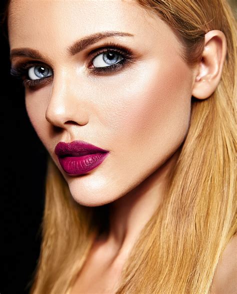 rock  current lip makeup trends  bold  natural