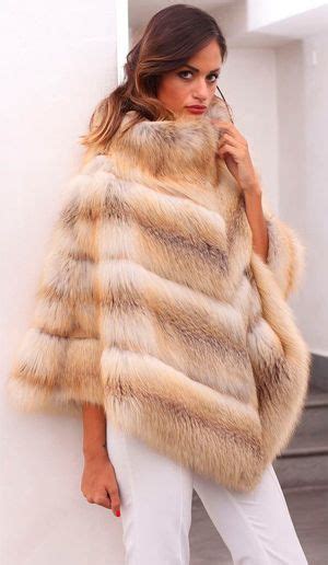ПОНЧО - одежда на все времена года. | Fur coat fashion, Poncho fashion ...